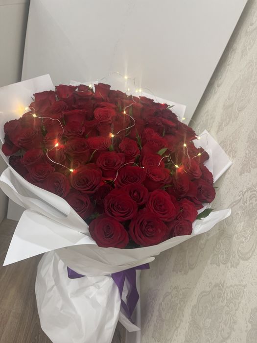 101 роза с подсветкой