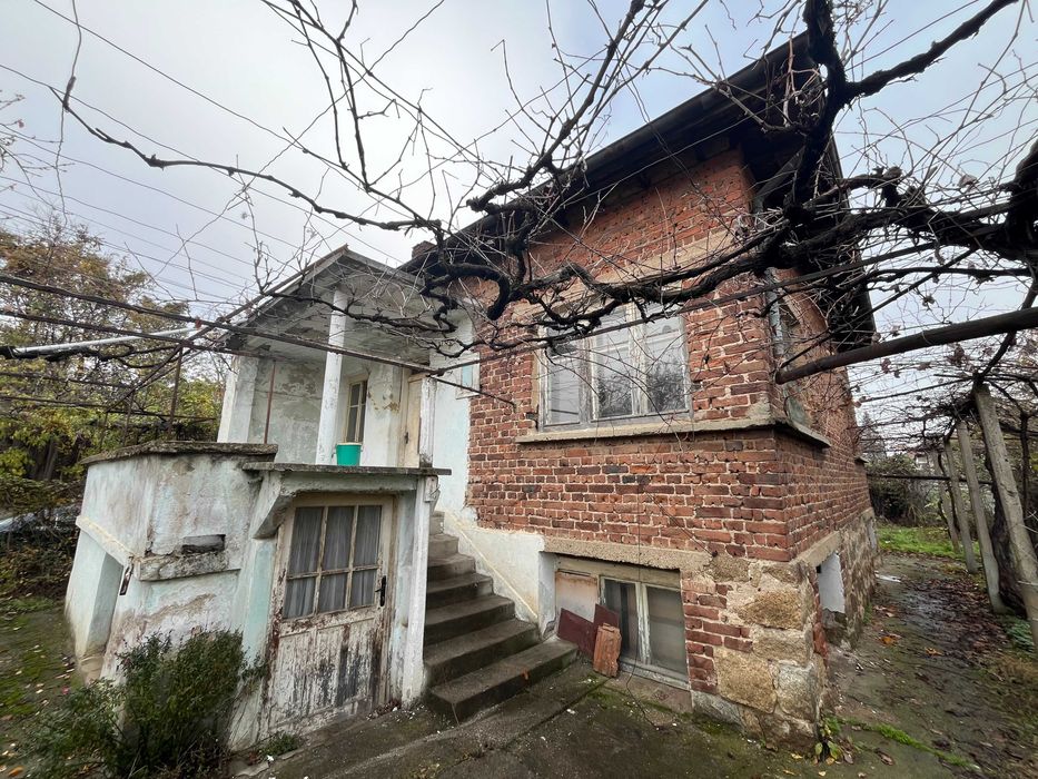 Продава се Къща в Казанлък - 180 кв.м за 652 €/кв.м - Снимка #1