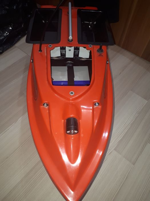 Navomodel NAVIS CARPO,Barcuta plantat,nadit 2 cuve.