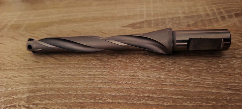 Свредло Гюринг със сменяема пластина Ø17 – 7×D (дълбоко пробиване)