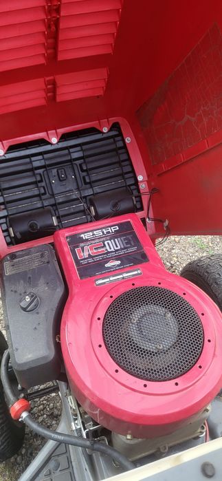 Tractoras de tuns iarba