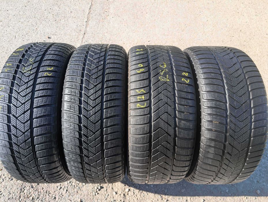 SET 4 Anvelope Iarna 245/45 R18 + 275/40 R18 Pirelli Sottozero 3 99V Runflat | BMW Original |Pret/buc
