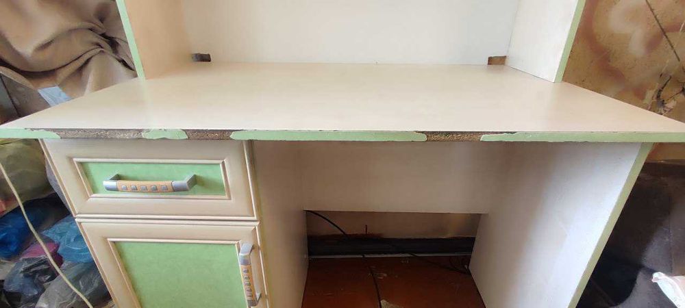 Письменный / компьютерный стол