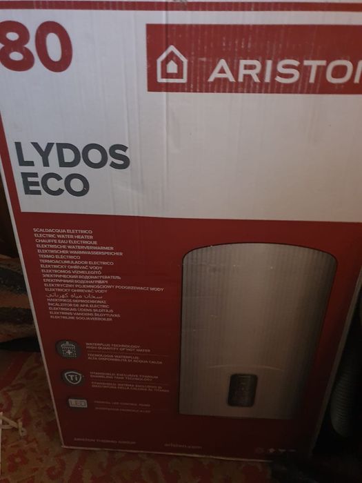 Vând boiler 80 L nefolosit