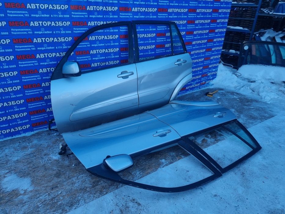 Двери на Toyota RAV4.