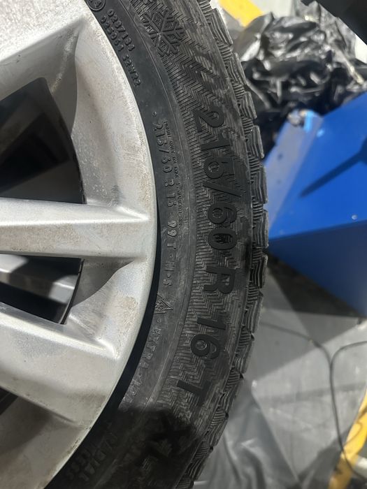 Продам шину с дисками оригинал от Тайота
