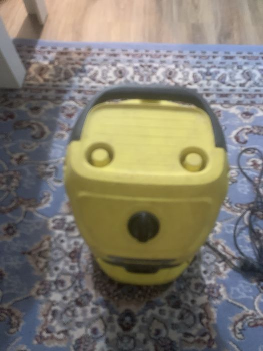 Срочно продается пылесосо стройтельный Karcher WD 3