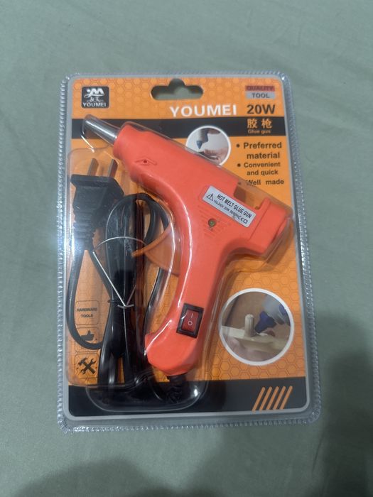 Pistol de lipit cu silicon