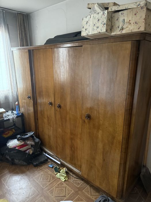 Диван и гардероб