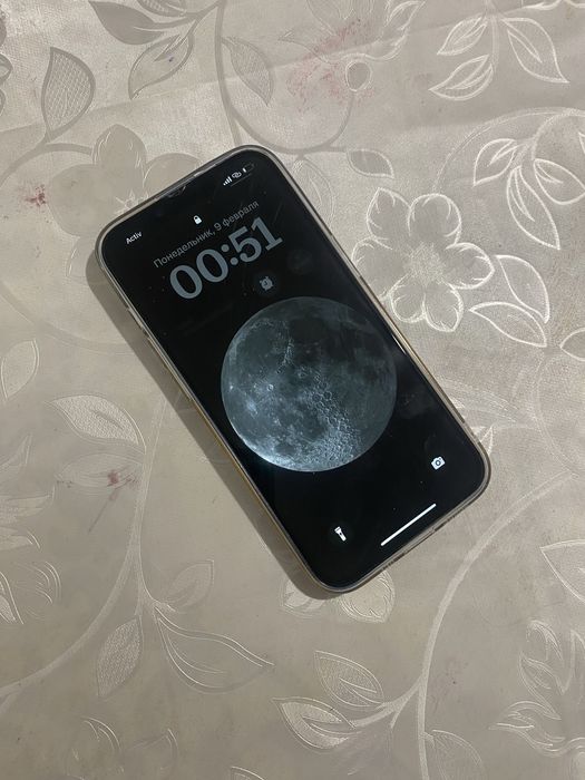 iPhone 13 в хорошом состоянии