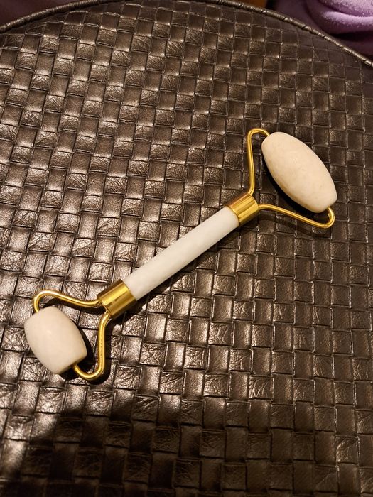 Ролка за лице с минерал