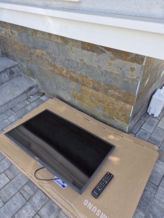 Vând tv samsung ue32m5502ak