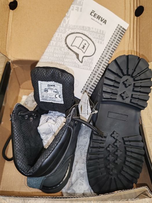 Bocanci termoizolati din piele negri BK Honey Farmer Cerva