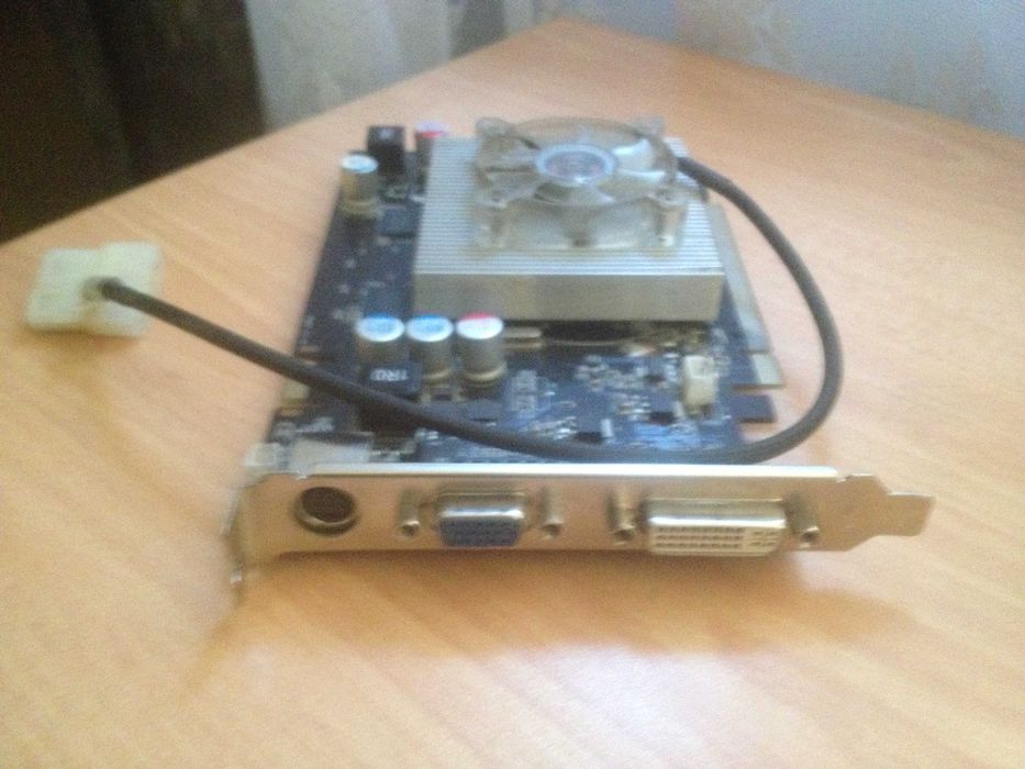 Видео карта GeForce 9500 GT 512 mb