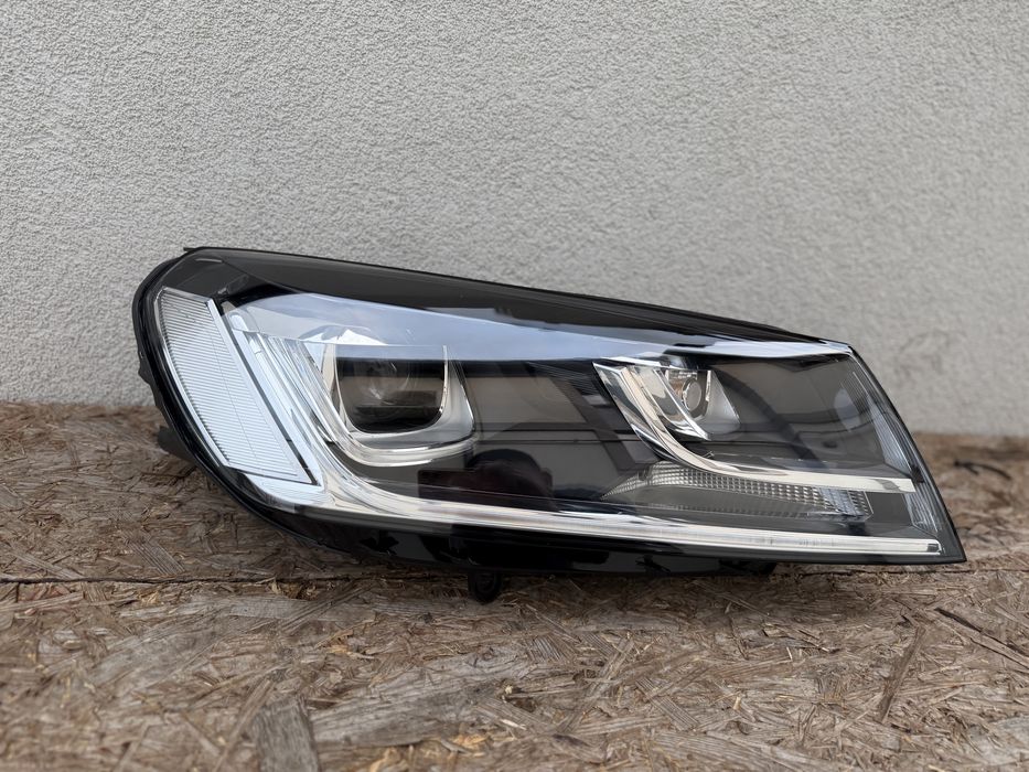 Far dreapta VW Touareg 7P Facelift 2016-2017-2018 Xenon + LED Original