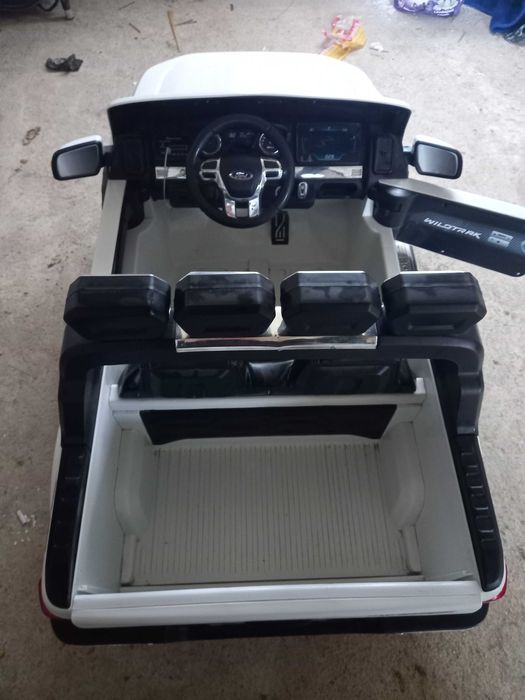 Masinuta electrica 4x4