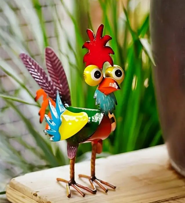 Cocos metalic de gradina. Este nou