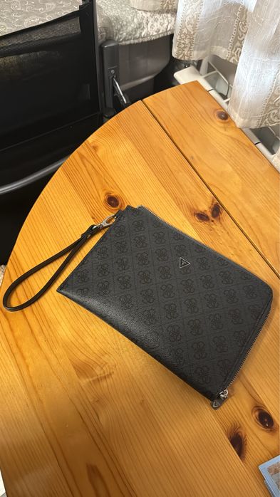 Оригинален несесер Guess