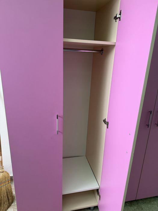 Vand dulap roz de camera, haine etc