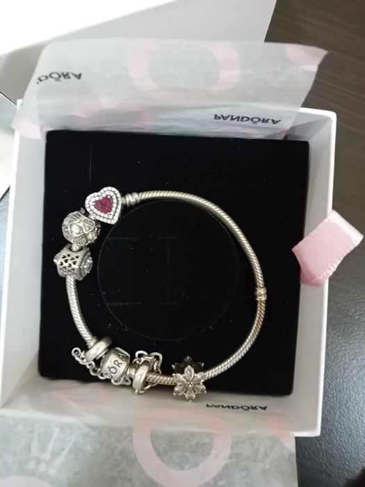 Vând brățară Pandora