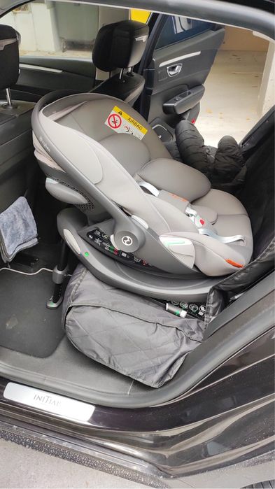 Scoică Cybex Gold Cloud G i-Size Lava Grey + Bază Isofix Cybex Base G Black