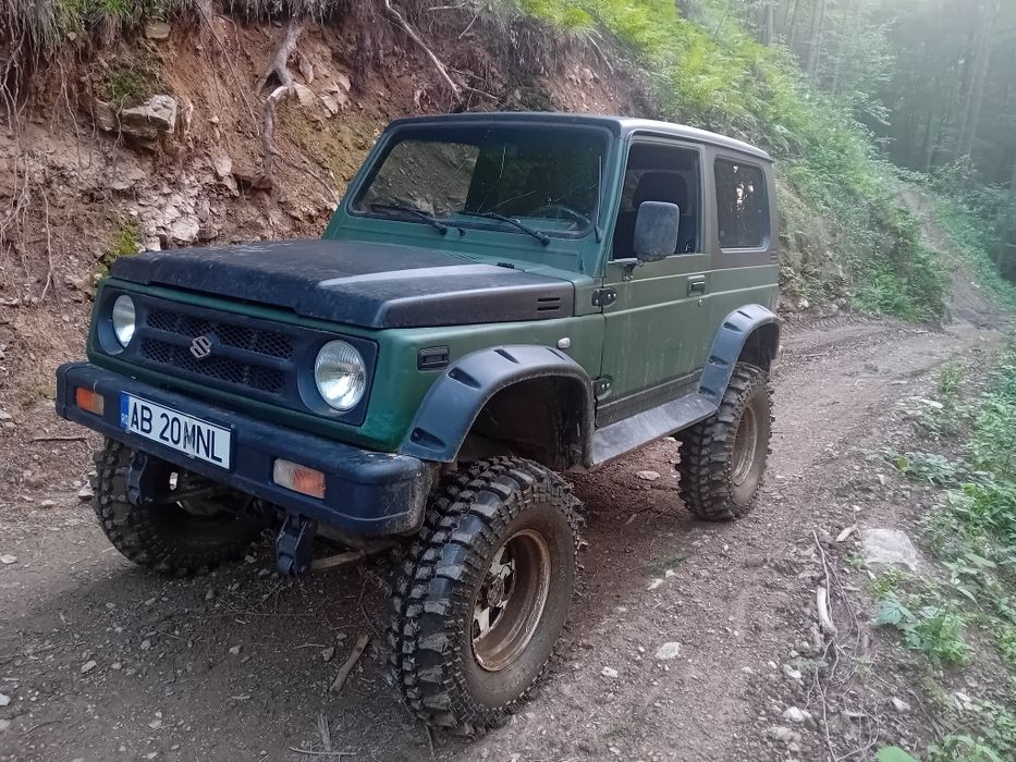 Vând Suzuki Samurai