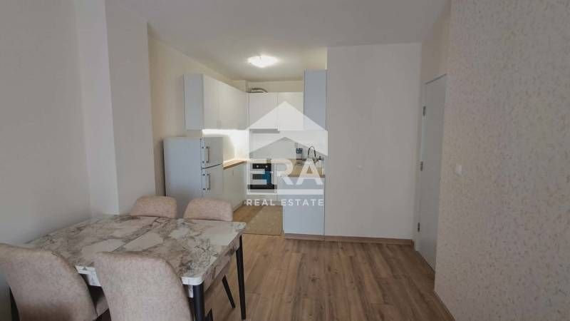 Тристаен, ексклузивен, обзаведен апартамент под наем, с южно изложение