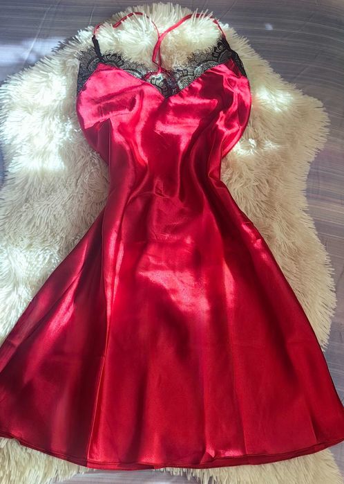 Сатенена дамска нощничка