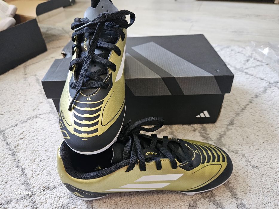 Детски футболни бутони,стоножки и обувки