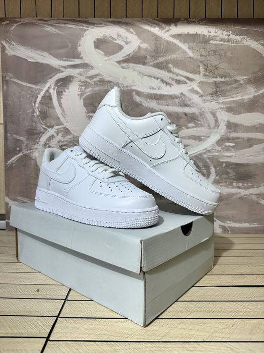 Nike Air Force 1 Triple White