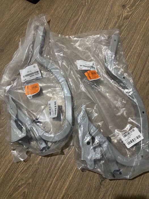Продам петли для багажника