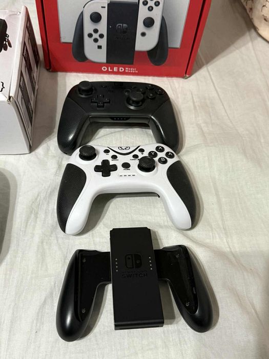 Nintendo Switch OLED + 5 игри + аксесоари – пълен комплект