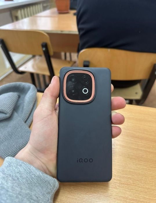 Телефон Iqoo z10 turbo pro