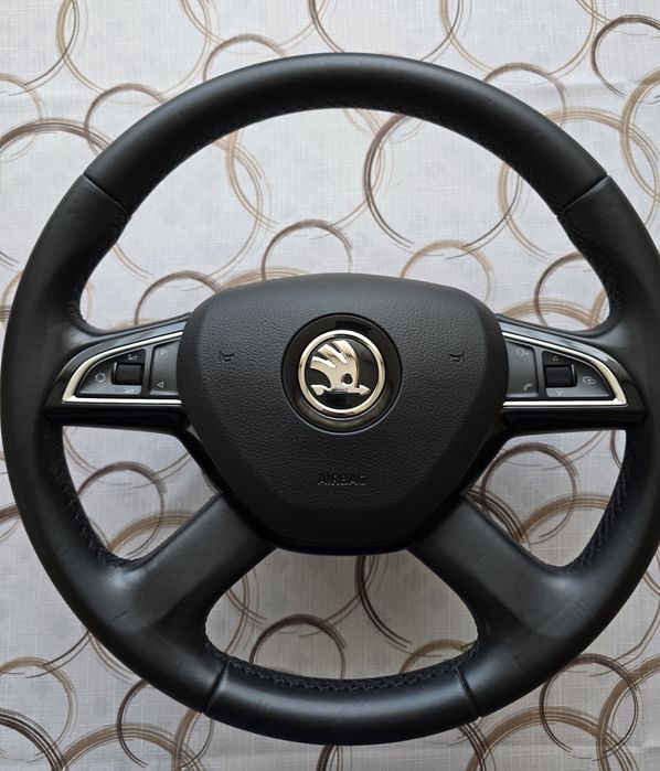 Мултифункционален кожен волан к-т с аербег за Шкода Октавия, Супърб