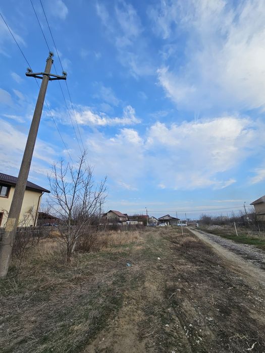 Teren de vanzare - 1 Decembrie