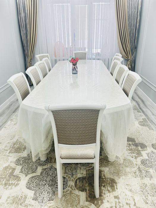 Стол,стульясымен сатылады!