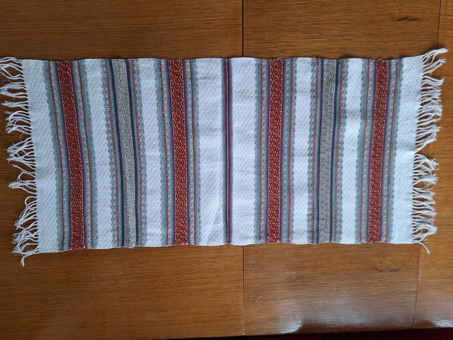 Stergar tradițional, o țesătură manuală cu motive populare românești