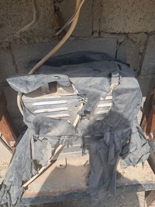 Shlakabulokni apart ishlab turibdi