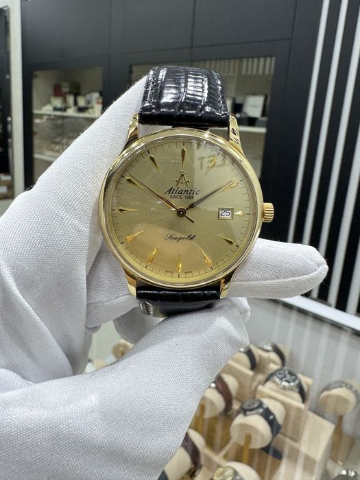 Золотые Часы Cartier Tank Large 18k