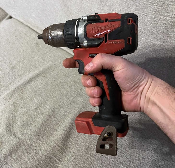 Masina de gaurit Milwaukee M18 Heavy Duty 18V mandrina metal