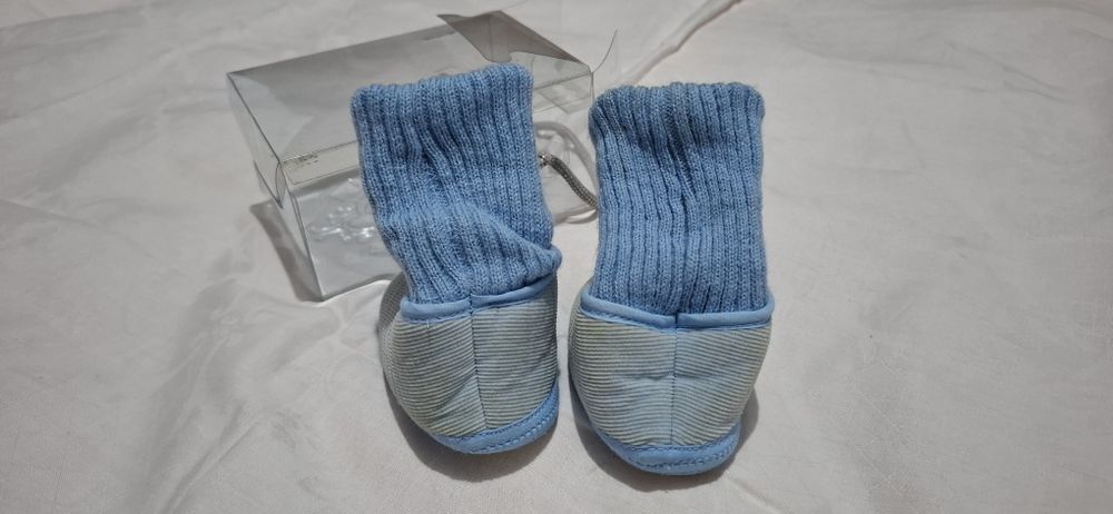 Totosei bebelusi, bleu