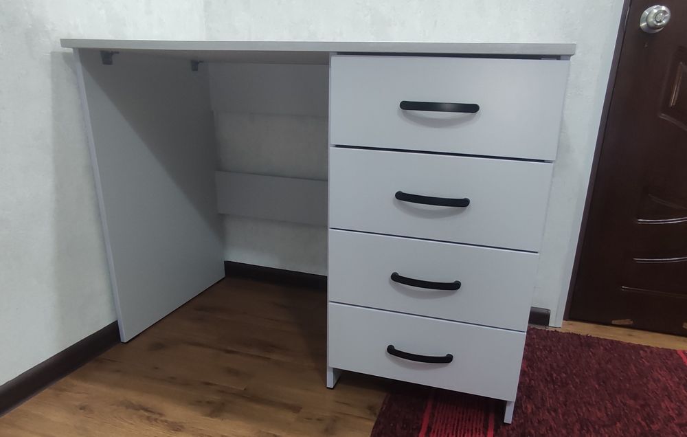 Письменный стол новый