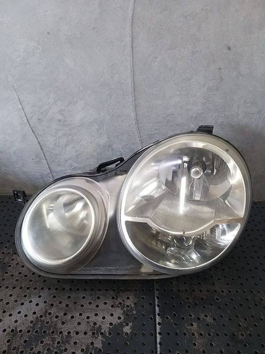 Far stanga vw polo 9n 6q1941007af