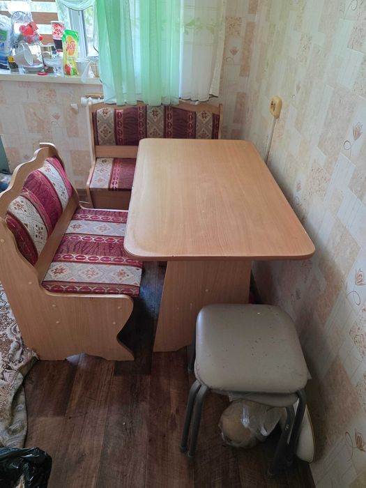 Кухонный набор, стол,стульями уголок