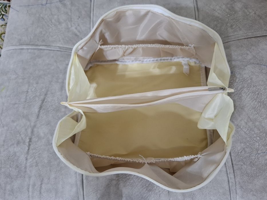 Косметичка вместительная