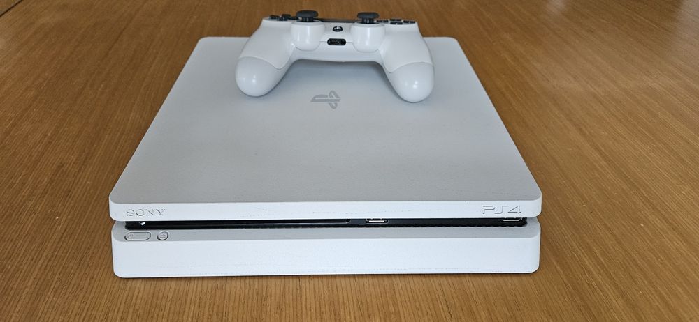 Play Station 4 - 500GB