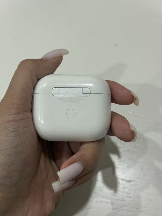Продам оригинальные Airpods 3