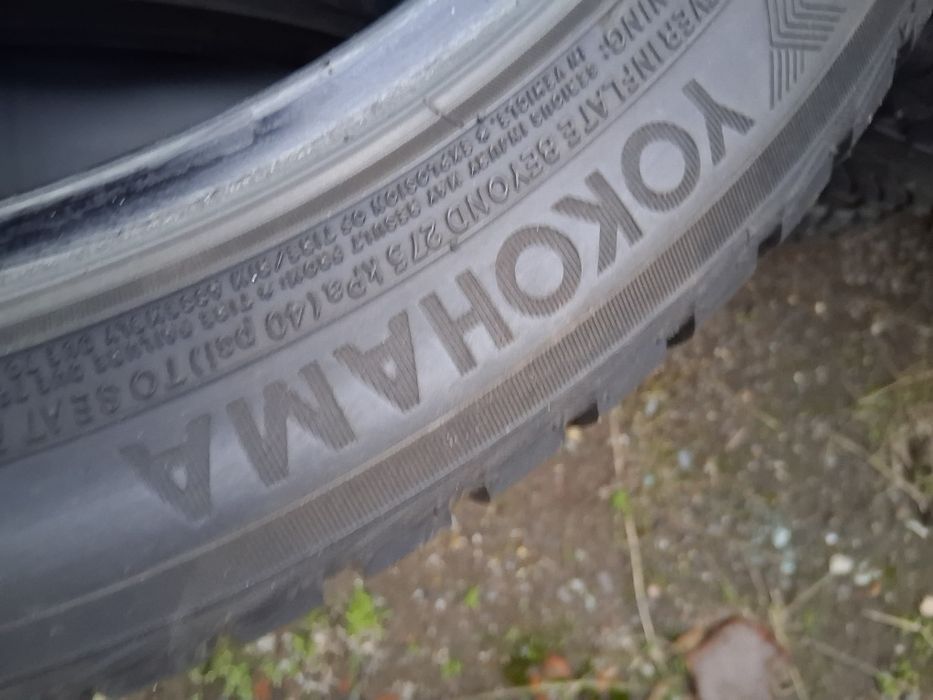 255 40 18 YOKOHAMA 2бр зимни