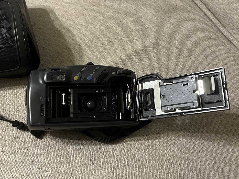 Aparat foto analog Pentax Zoom 105 R AF cu display spate si husa