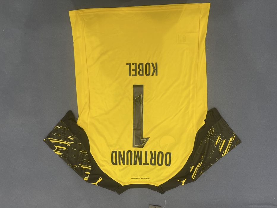 Tricouri fotbal diferite marimi !